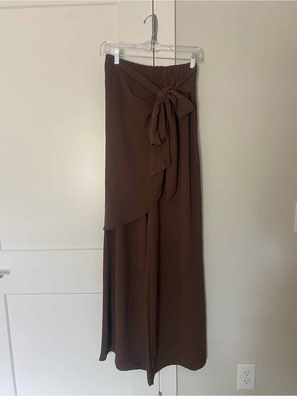Fashion Nova Brown Elastic-Waist Pants with cascading Bow 🎀 + Top